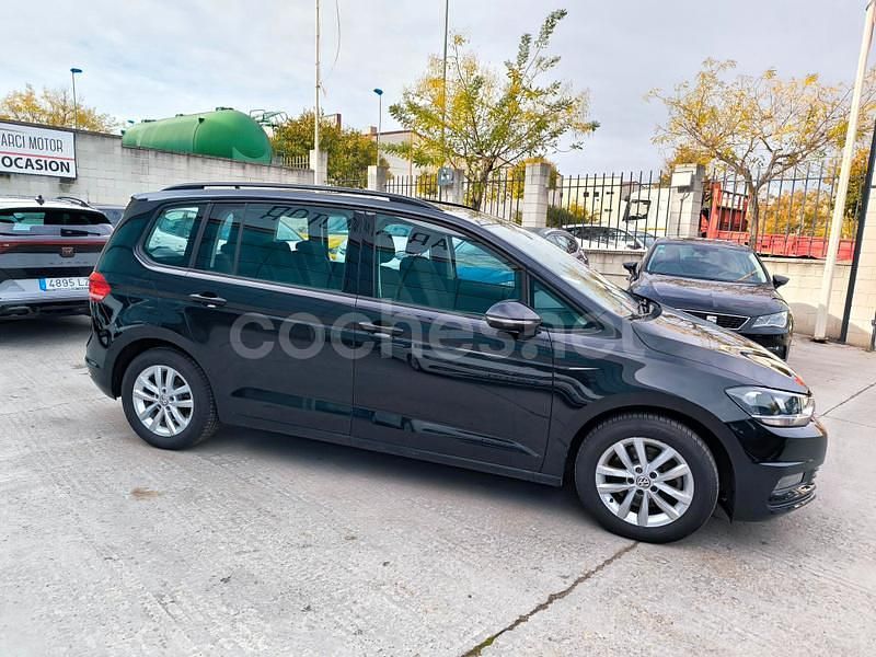 Usado VW Touran Business 115 CV (84 kW) 2018 Negro Monovolumen
