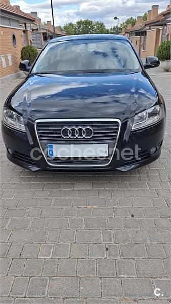 Usado Audi A3 Ambiente 125 CV (91 kW) 2010 Negro Utilitario