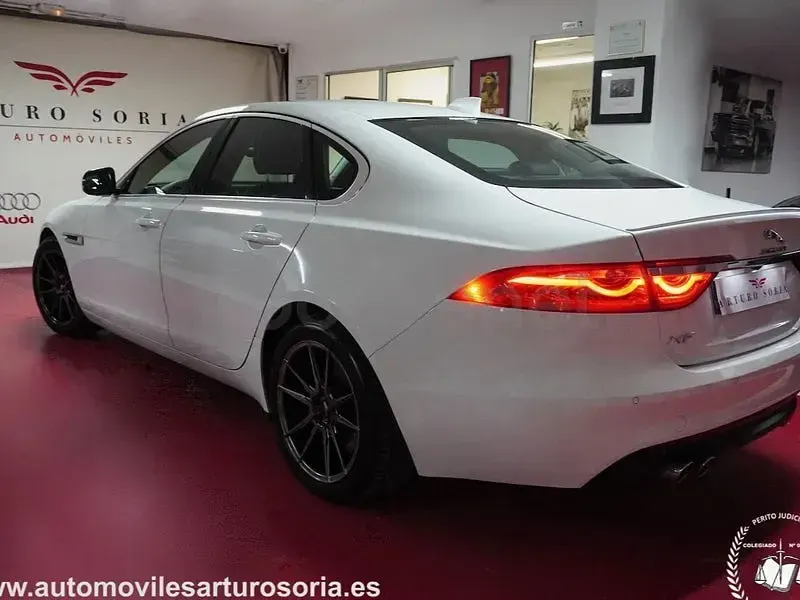 Usado Jaguar XF Prestige 180 CV (132 kW) 2017 Blanco Berlina