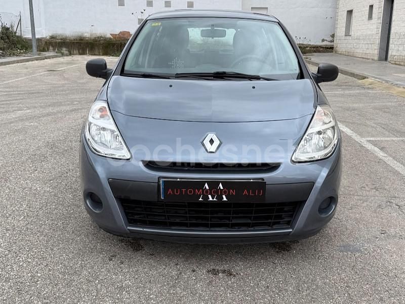 Gris / plata Usado 2011 Renault Clio II Berlina | 4490 € (Precio justo) - Imagen 1/4