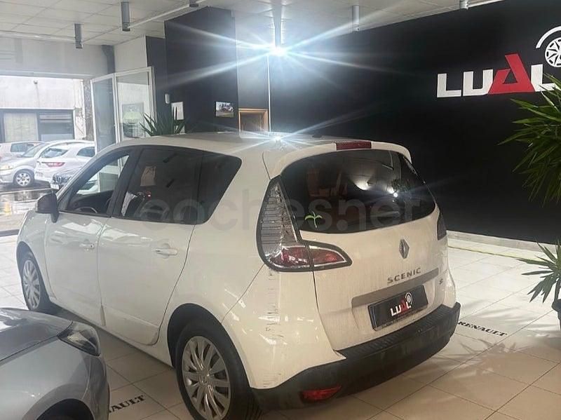 Usado Renault Scénic III Bose Edition 110 CV (80 kW) 2014 Blanco Monovolumen