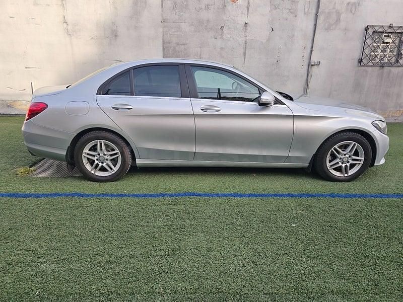 Usado Mercedes C200 136 CV (100 kW) 2017 Gris / plata Berlina