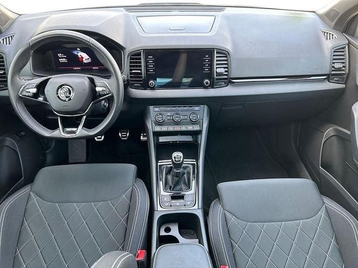 Usado Skoda Karoq SportLine 150 CV (110 kW) 2022 Blanco SUV