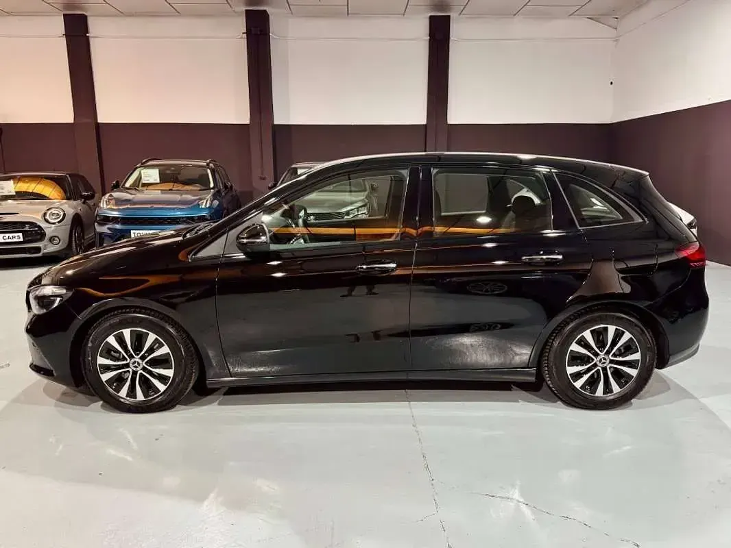 Occasion Mercedes B180 136 PK (100 kW) 2025 Zwart MPV