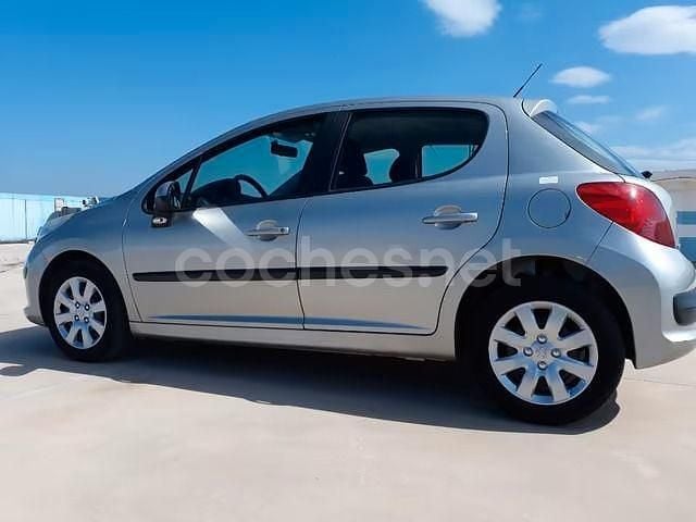 Usado Peugeot 207 70 CV (51 kW) 2008 Gris Utilitario