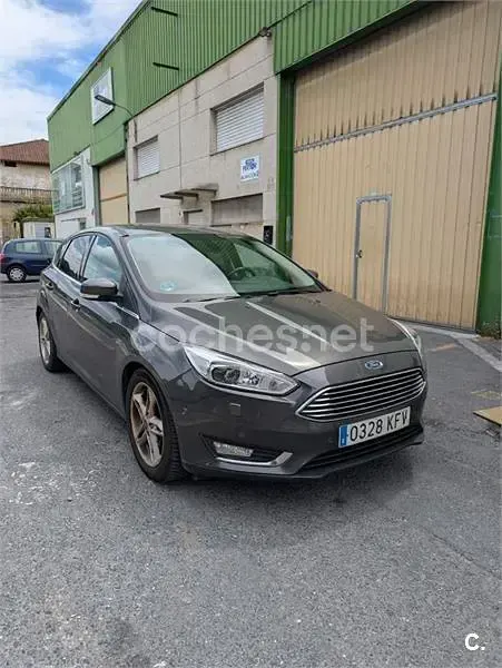Usado Ford Focus Titanium 125 CV (91 kW) 2017 Gris / plata Berlina