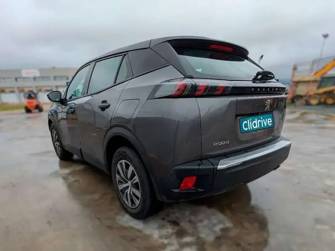 Usado Peugeot 2008 Active 102 CV (75 kW) 2022 Negro SUV