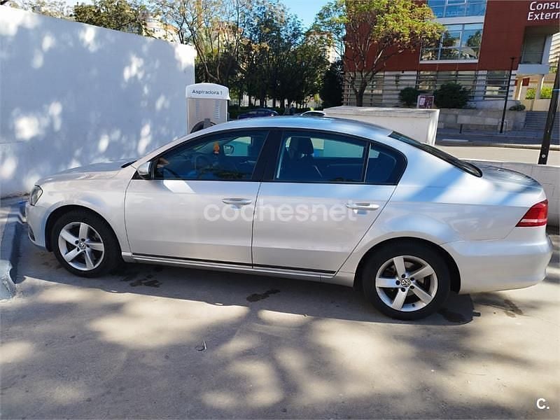 Usado VW Passat Edition 105 CV (77 kW) 2011 Gris / plata Berlina