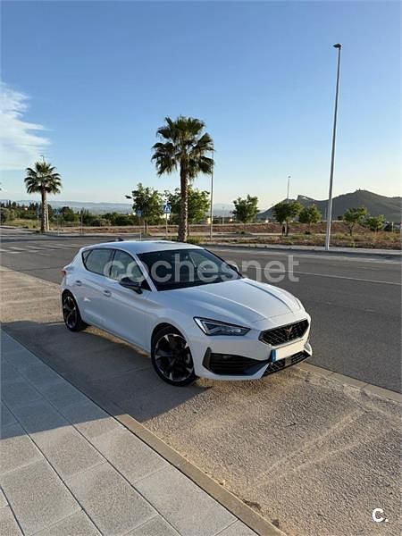 Blanco Usado 2023 Cupra Leon Berlina | 26.000 € (Precio justo) - Imagen 1/3