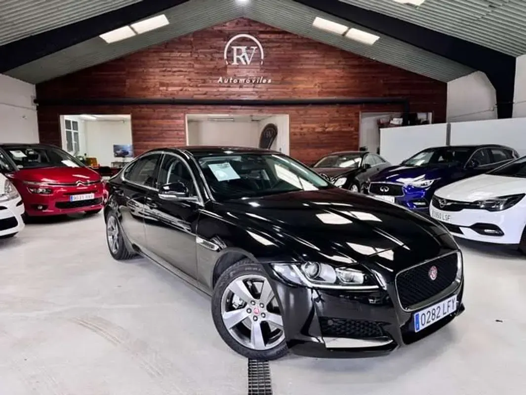Usado Jaguar XF Portfolio 300 CV (220 kW) 2016 Negro Berlina
