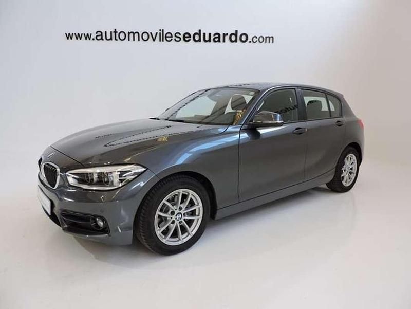 Gris Usado 2019 BMW 118 Sport Line Utilitario | 18.500 € (Super precio) - Imagen 1/4