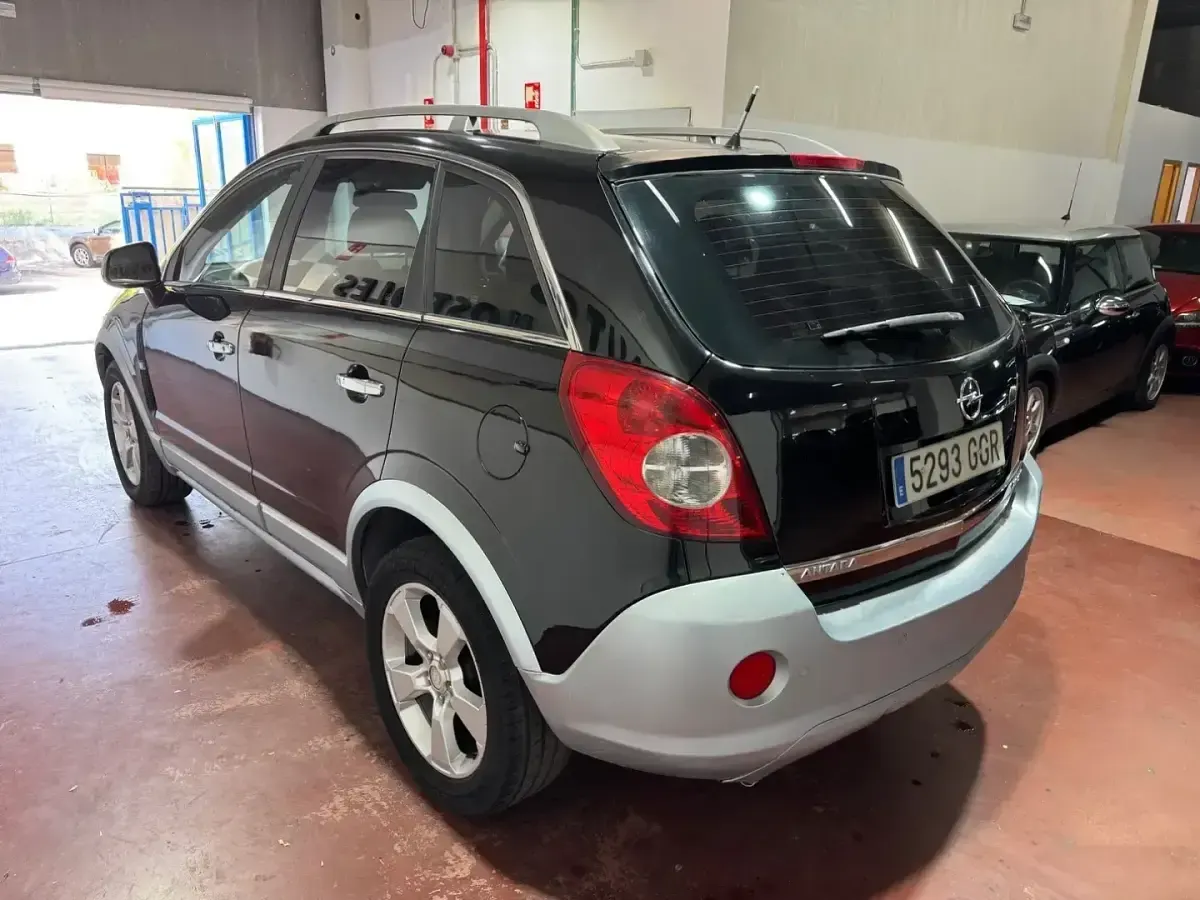 Usado Opel Antara Enjoy 150 CV (110 kW) 2008 Negro SUV