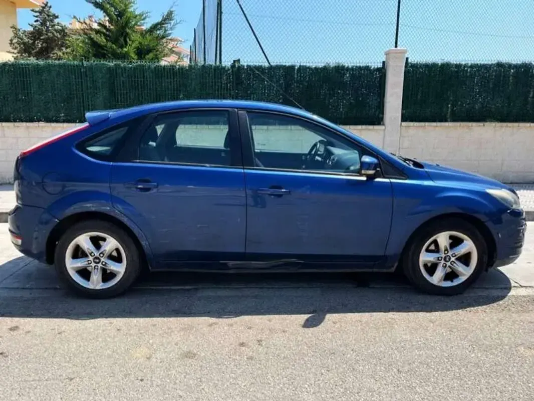 Usado Ford Focus Trend 109 CV (80 kW) 2011 Azul Utilitario