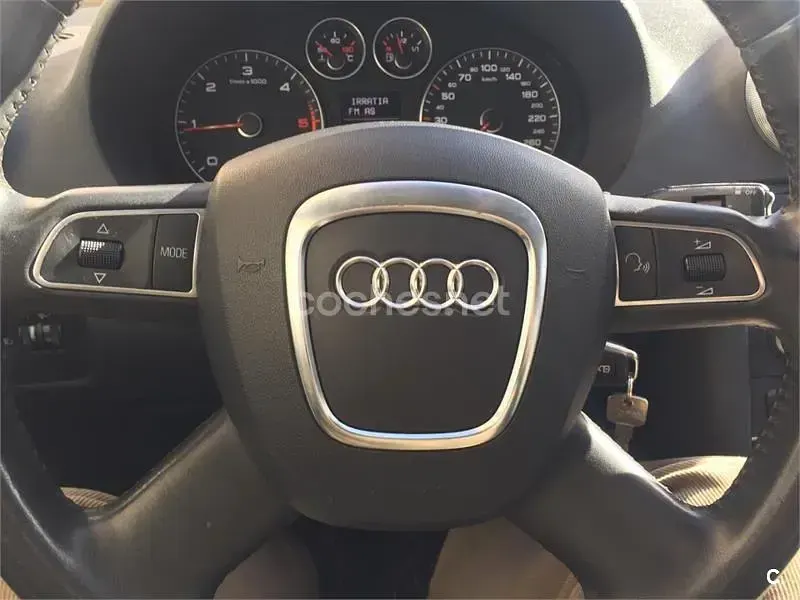Usado Audi A3 Attraction 105 CV (77 kW) 2010 Blanco Utilitario