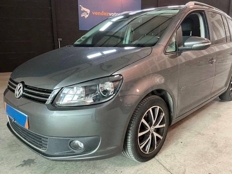 Usado VW Touran Advance 105 CV (77 kW) 2015 Gris / plata Monovolumen
