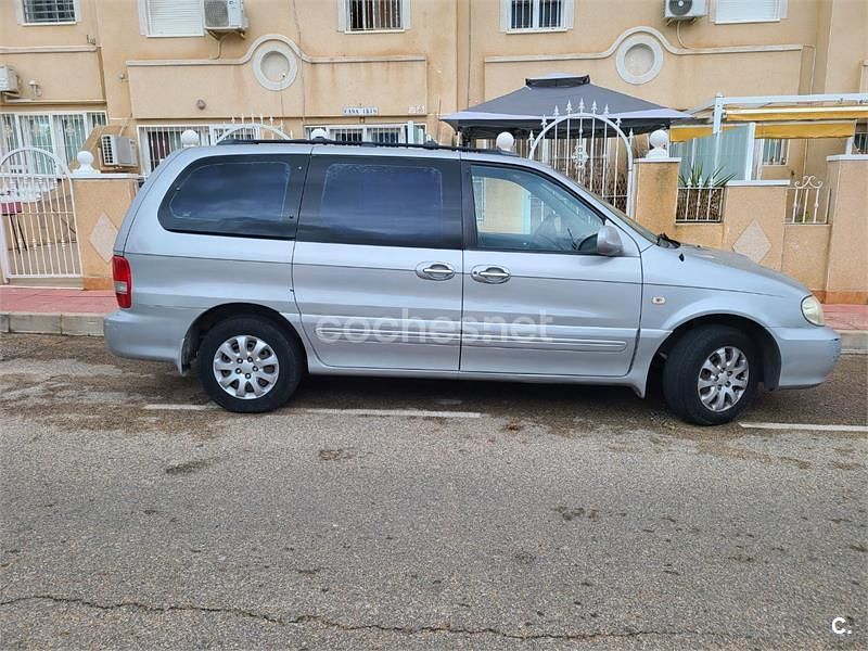 Gris / plata Usado 2004 Kia Carnival LX Monovolumen | 3200 € (Precio justo) - Imagen 1/4
