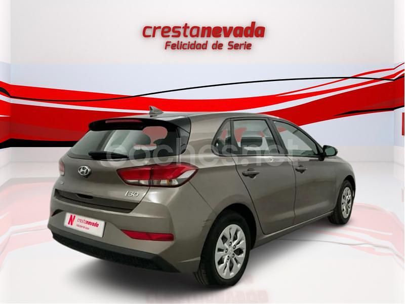 Usado Hyundai i30 110 CV (80 kW) 2021 Gris / plata Berlina