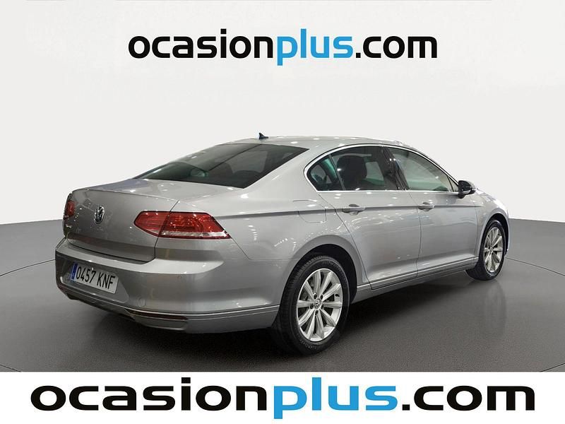 Usado VW Passat Advance 150 HP (110 kW) 2018 Cinzento Sedan