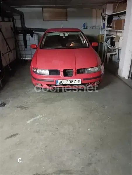 Usado Seat Leon Sport 180 CV (132 kW) 2000 Rojo Utilitario