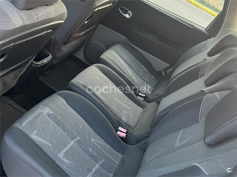Begagnad Renault Scénic II Dynamique 105 HK (77 kW) 2005 Vit Minibuss