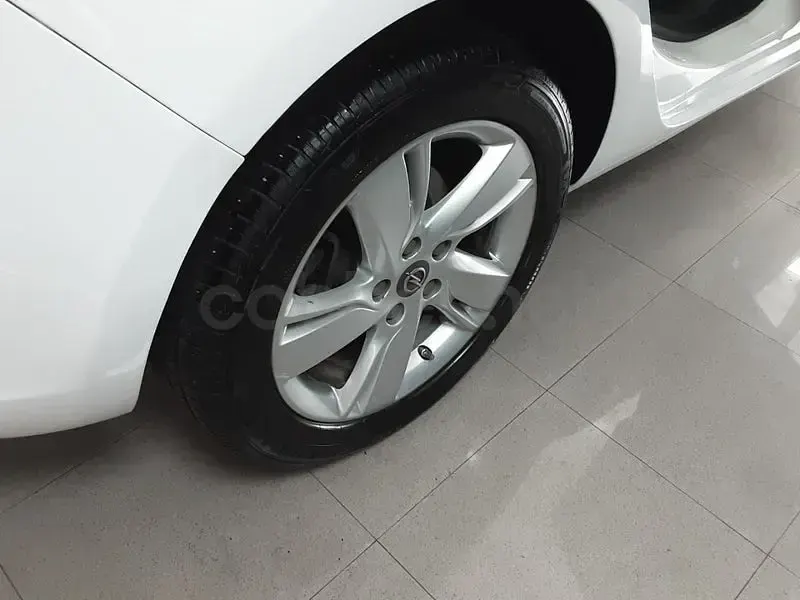 Usado Opel Astra Selective 165 CV (121 kW) 2015 Blanco Berlina
