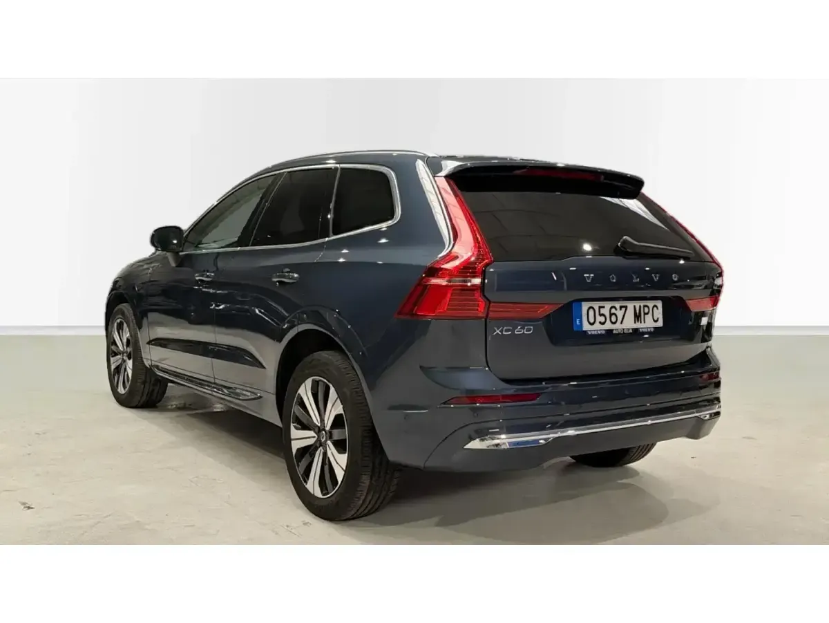 Usado Volvo XC60 Plus 350 CV (257 kW) 2024 Azul SUV