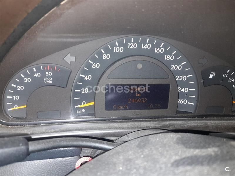 Usado Mercedes C220 Elegance 143 CV (105 kW) 2002 Azul Berlina