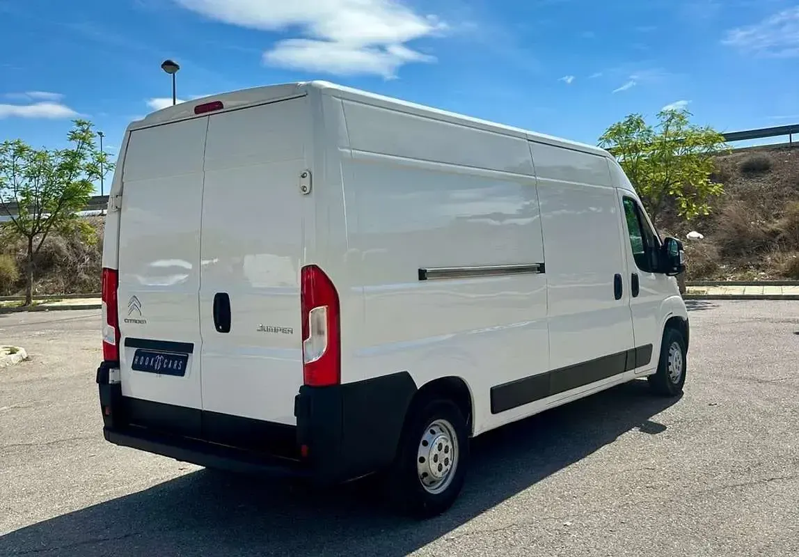 Usado Citroën Jumper 139 CV (102 kW) 2021 Blanco Monovolumen