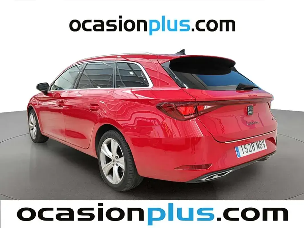 Usado Seat Leon ST FR 131 CV (96 kW) 2022 Rojo Familiar