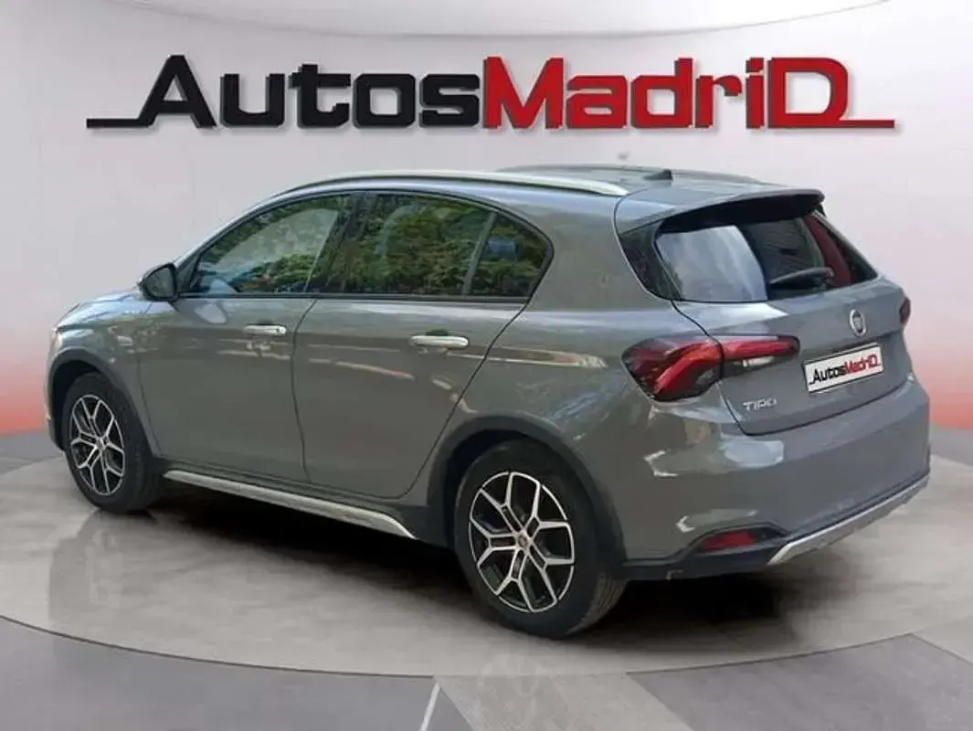 Usado Fiat Tipo Cross 101 CV (74 kW) 2022 Gris Familiar