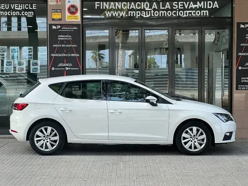 Usado Seat Leon Reference 130 CV (95 kW) 2019 Blanco Berlina