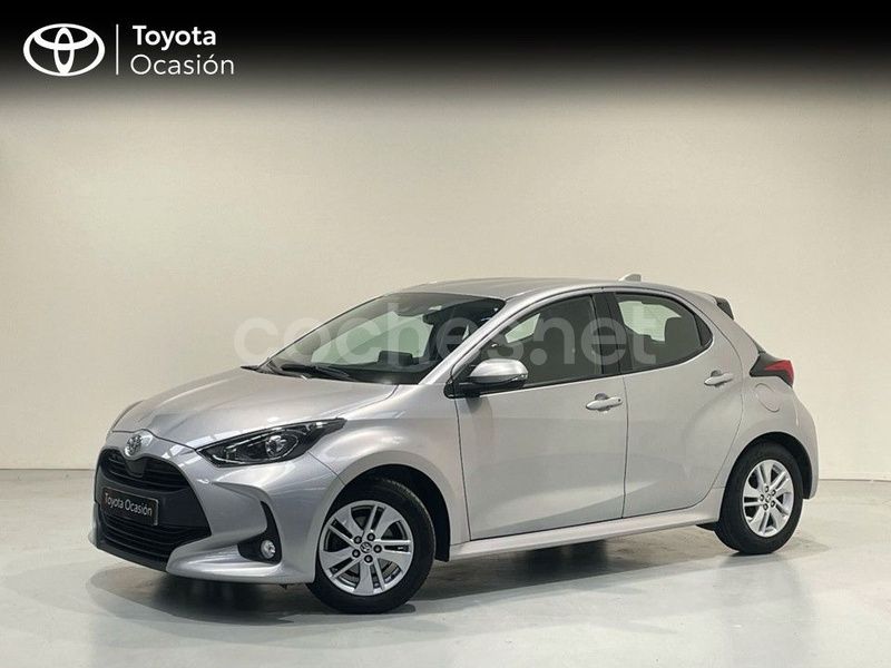 Gris / plata Usado 2022 Toyota Yaris Berlina | 17.550 € (Precio justo) - Imagen 1/3