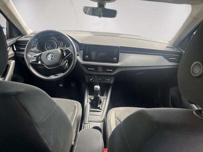 Usado Skoda Kamiq Active 95 CV (69 kW) 2022 Azul SUV