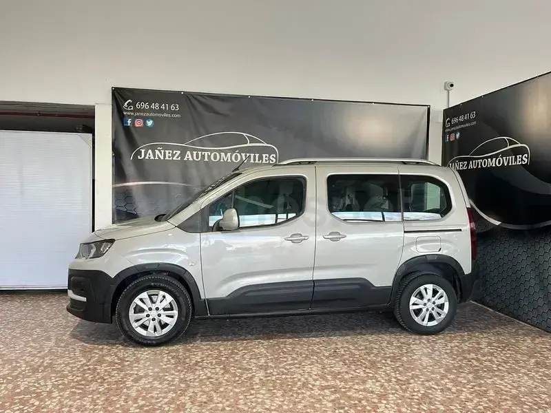 Usado Peugeot Rifter Active 130 CV (95 kW) 2019 Beige Monovolumen
