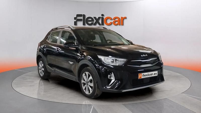 Usado Kia Stonic 101 CV (74 kW) 2022 Negro SUV