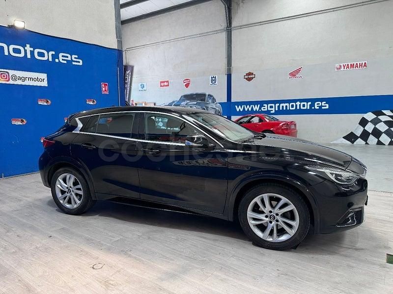Usado Infiniti Q30 Premium 122 CV (89 kW) 2018 Negro Berlina