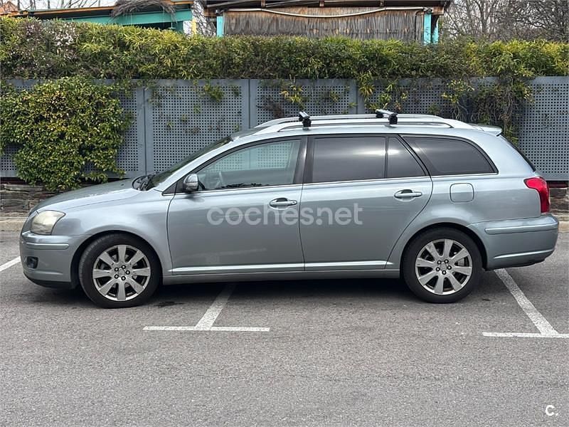 Usado Toyota Avensis Sol 126 CV (92 kW) 2009 Gris / plata Familiar
