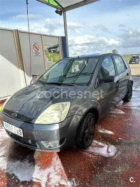 Usado Ford Fiesta 90 CV (66 kW) 2006 Azul Utilitario