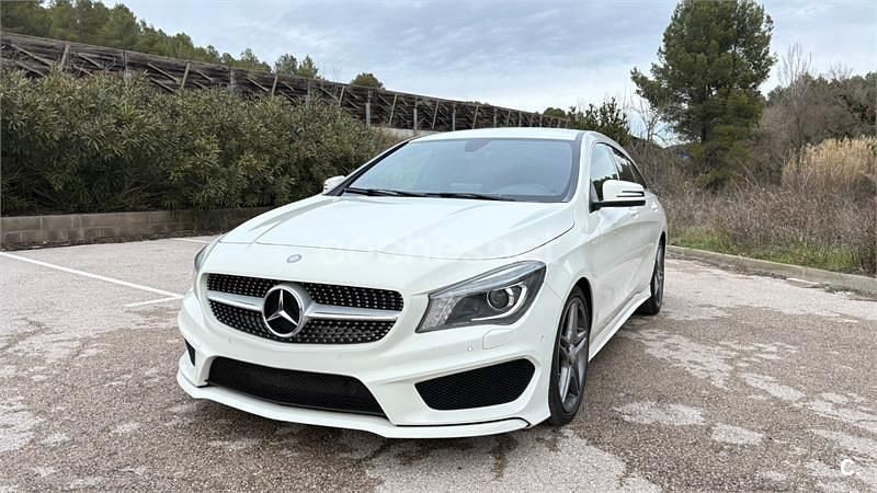 Usado Mercedes CLA200 Shooting Brake AMG line 136 CV (100 kW) 2016 Blanco Familiar