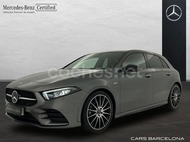 Gris / plata Usado 2022 Mercedes A200 Berlina | 30.900 € (Un poco caro) - Imagen 1/4