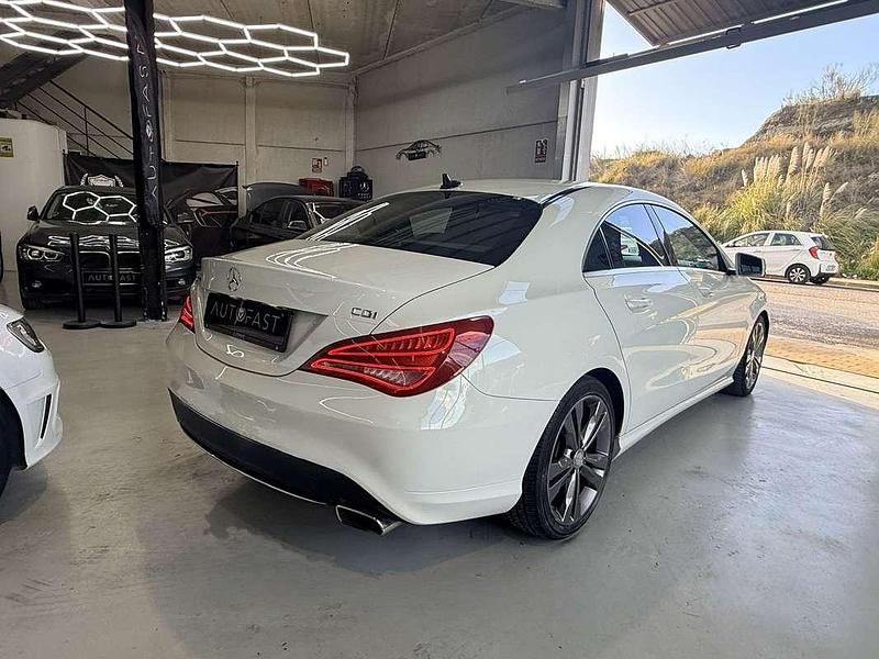 Usado Mercedes CLA220 177 CV (130 kW) 2016 Blanco Berlina