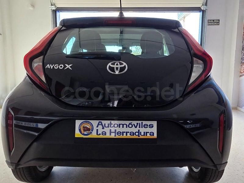 Usado Toyota Aygo X Play 72 CV (52 kW) 2022 Negro SUV