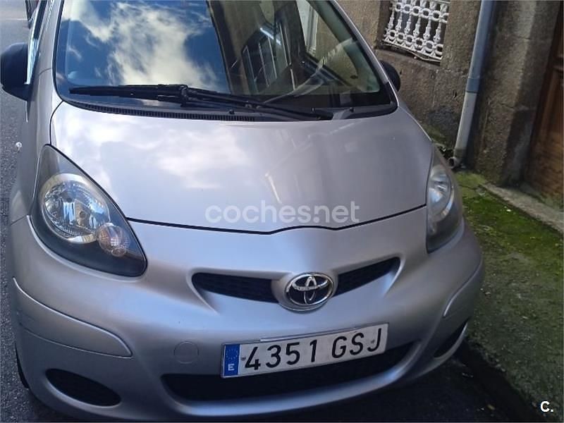 Gris / plata Usado 2009 Toyota Aygo Utilitario | 4100 € (Precio justo) - Imagen 1/4