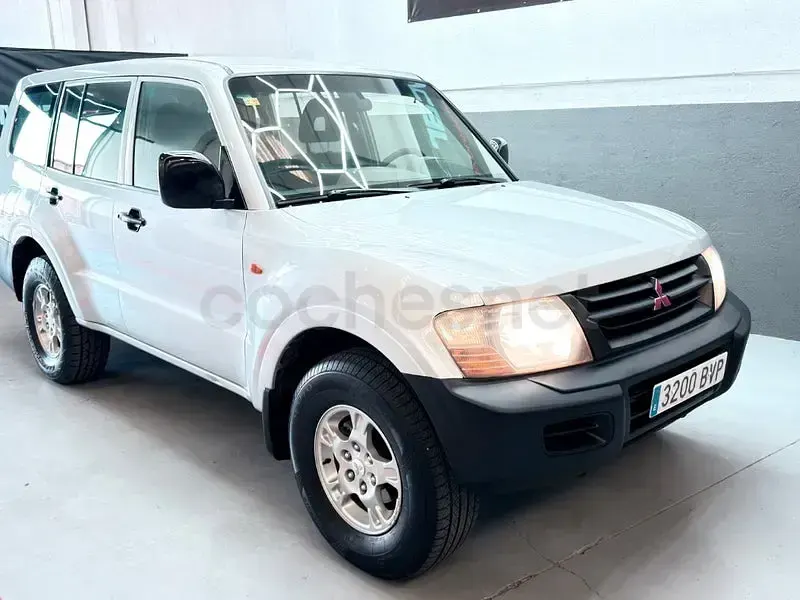 Usado Mitsubishi Montero 160 CV (117 kW) 2002 Gris / plata SUV