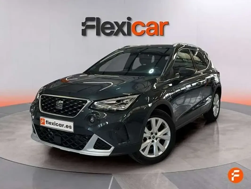 Usado Seat Arona Xperience 110 CV (80 kW) 2022 Gris SUV