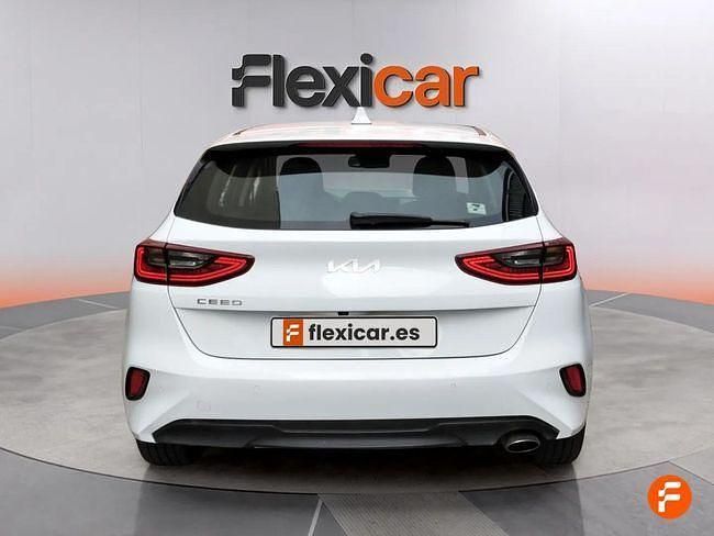 Usado Kia Ceed 100 CV (73 kW) 2022 Blanco Utilitario