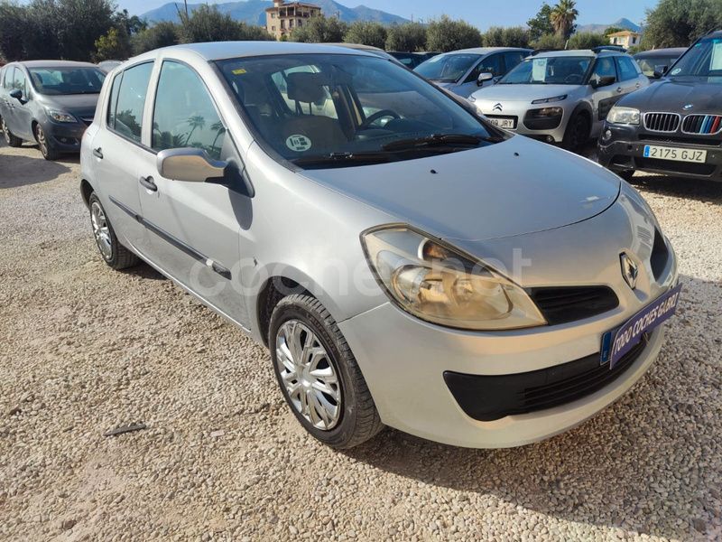 Gris / plata Usado 2006 Renault Clio II Expression Berlina | 4290 € (Precio justo) - Imagen 1/4
