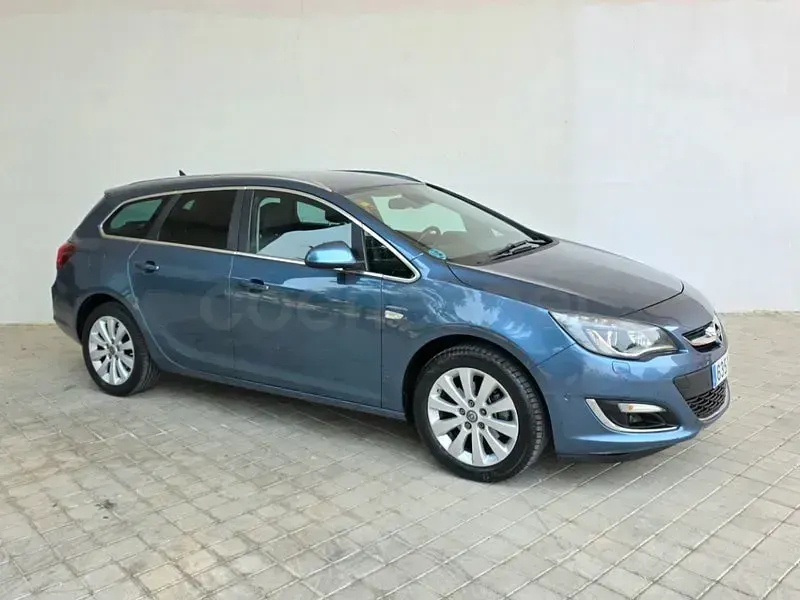 Usado Opel Astra Selective 136 CV (100 kW) 2016 Azul Familiar