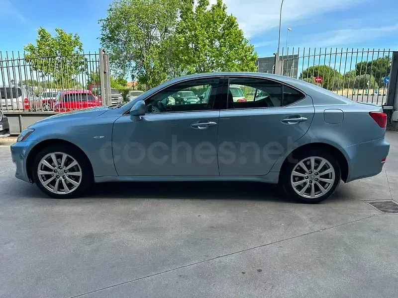 Usado Lexus IS220d Sport Line 177 CV (130 kW) 2007 Azul Berlina