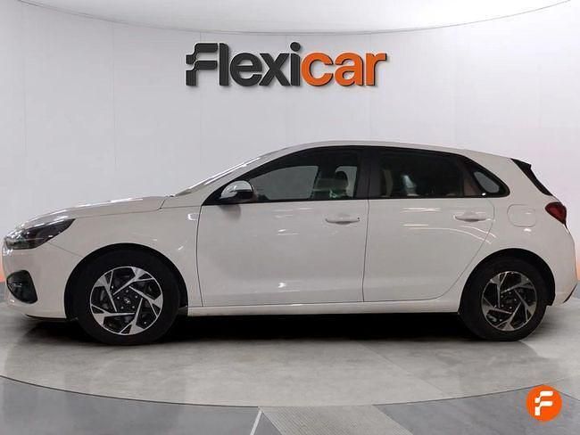 Usado Hyundai i30 120 CV (88 kW) 2024 Blanco Berlina